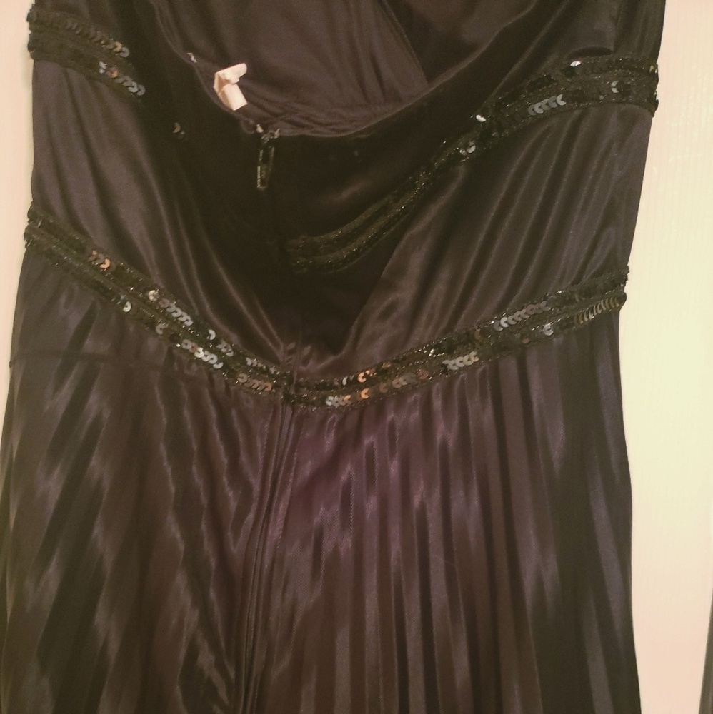 Dress - Picture 4 of 4